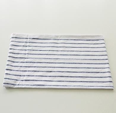 Un tovagliolo blu classico puro oblungo di 3 del cotone della cucina asciugamani di tè per multiuso